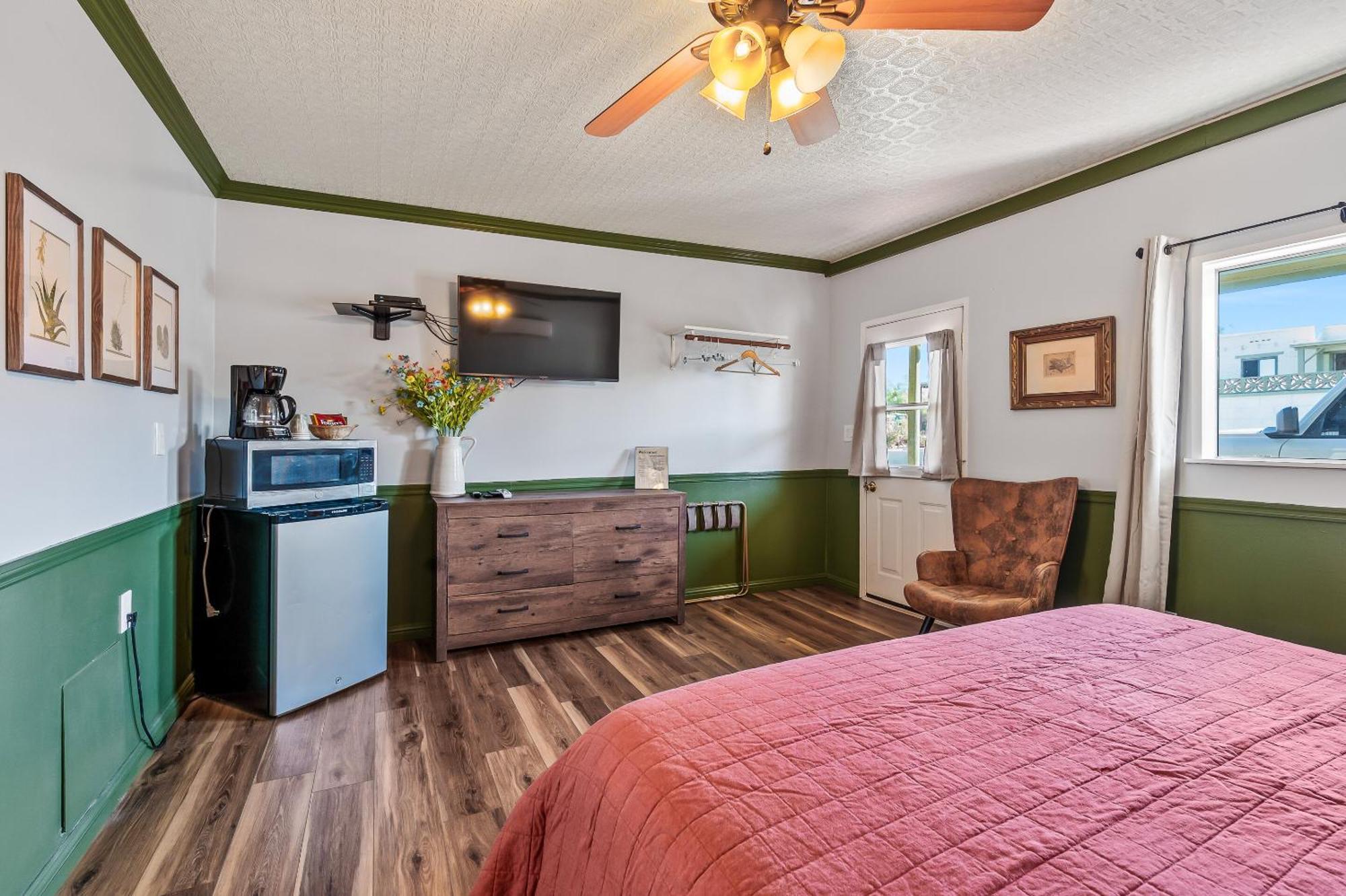 Sagebrush Inn Тумстоун Номер фото A room at the Inn at the Opera House